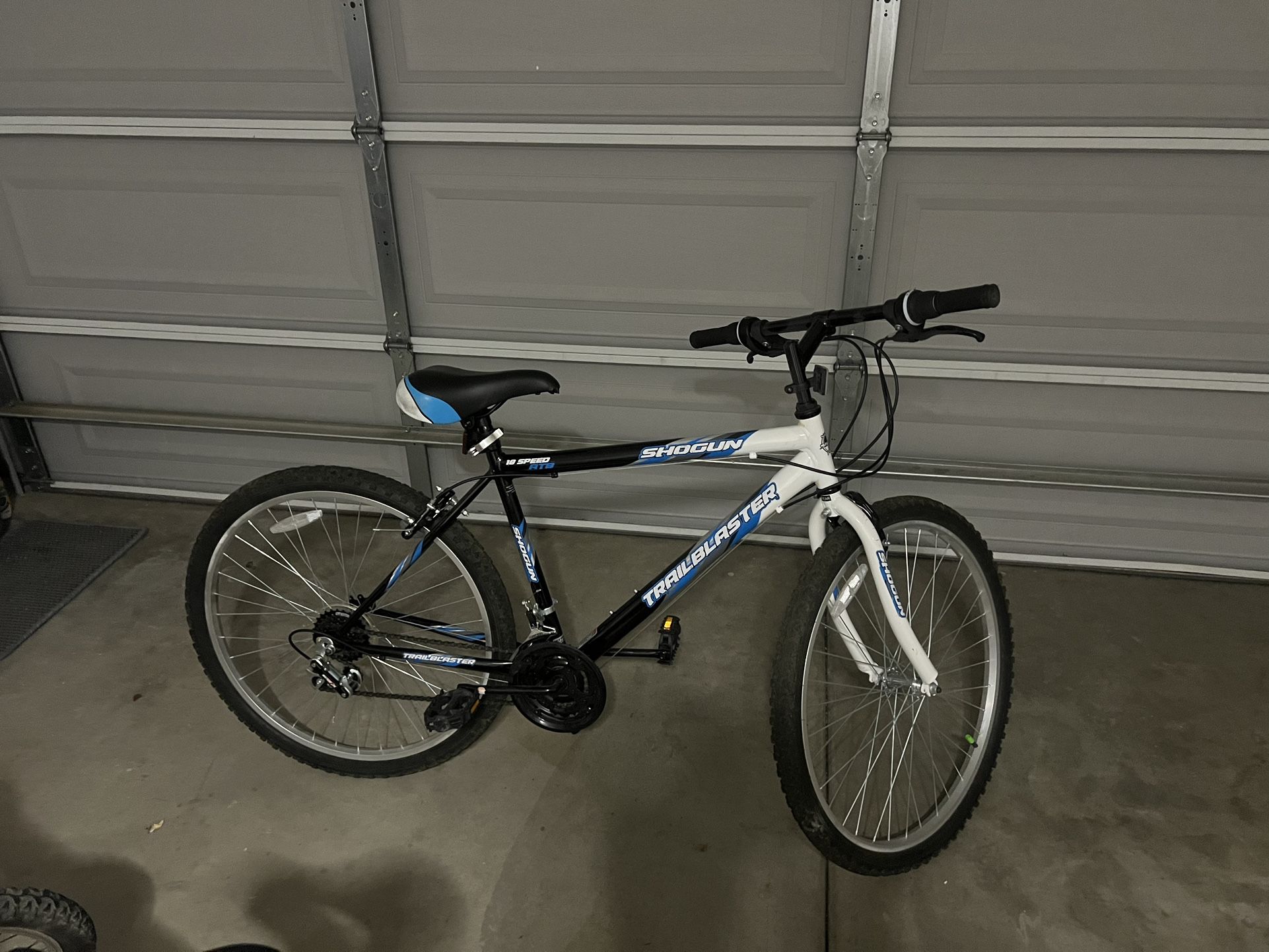 Mens 26” Mountain Bike.