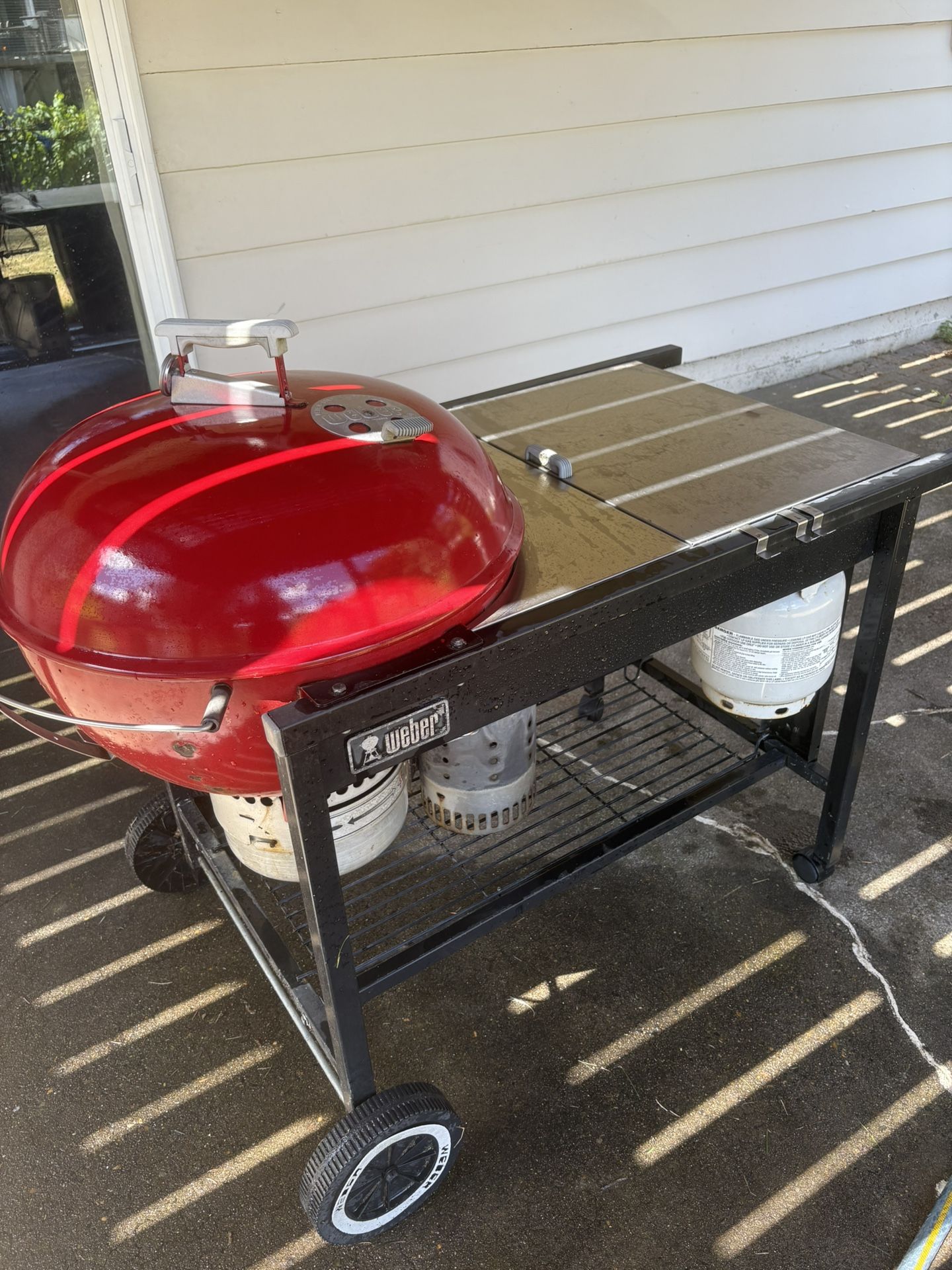 Weber Performer Deluxe charcoal grill