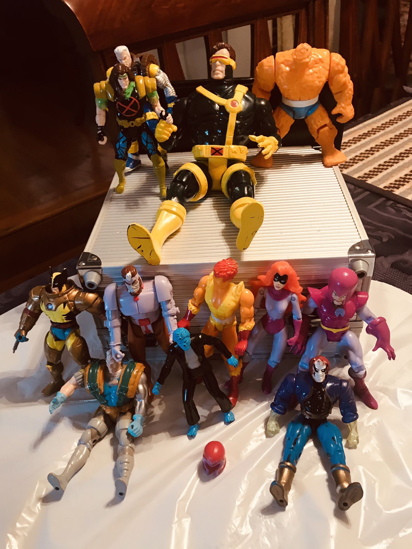 12 Vintage Marvel Figures, (10) 5’ Inches, The One With Blue Face Is 4’ inches Meal Toy 10’ Inch Cyclops View Pics Read Description 