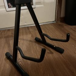 Guitar Stand - Adjustable And Collapsible 