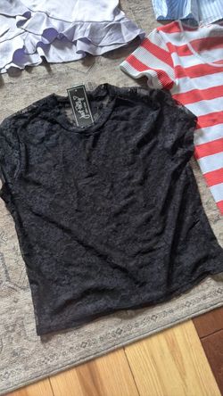Ropa nueva con etiqueta  son blusas  MyL $20 toda