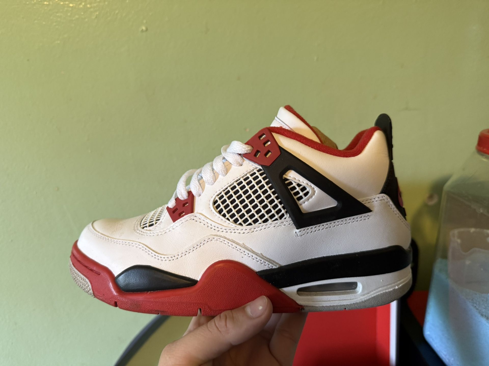 Jordan 4 Size 6.5 Y