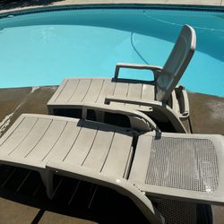 2  Plastic Pool Reclining Lounge Chairs ,Tan Color ,Used 