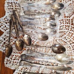 Rogers & Son Silverware. Enchanted Rose.  Silverplate Flowers Flatware 17 Pc
