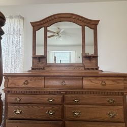 Vanity / Dresser 