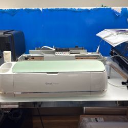 Cricut cxpl301 Cuter  USB And Bluetooth  Needs Blades 