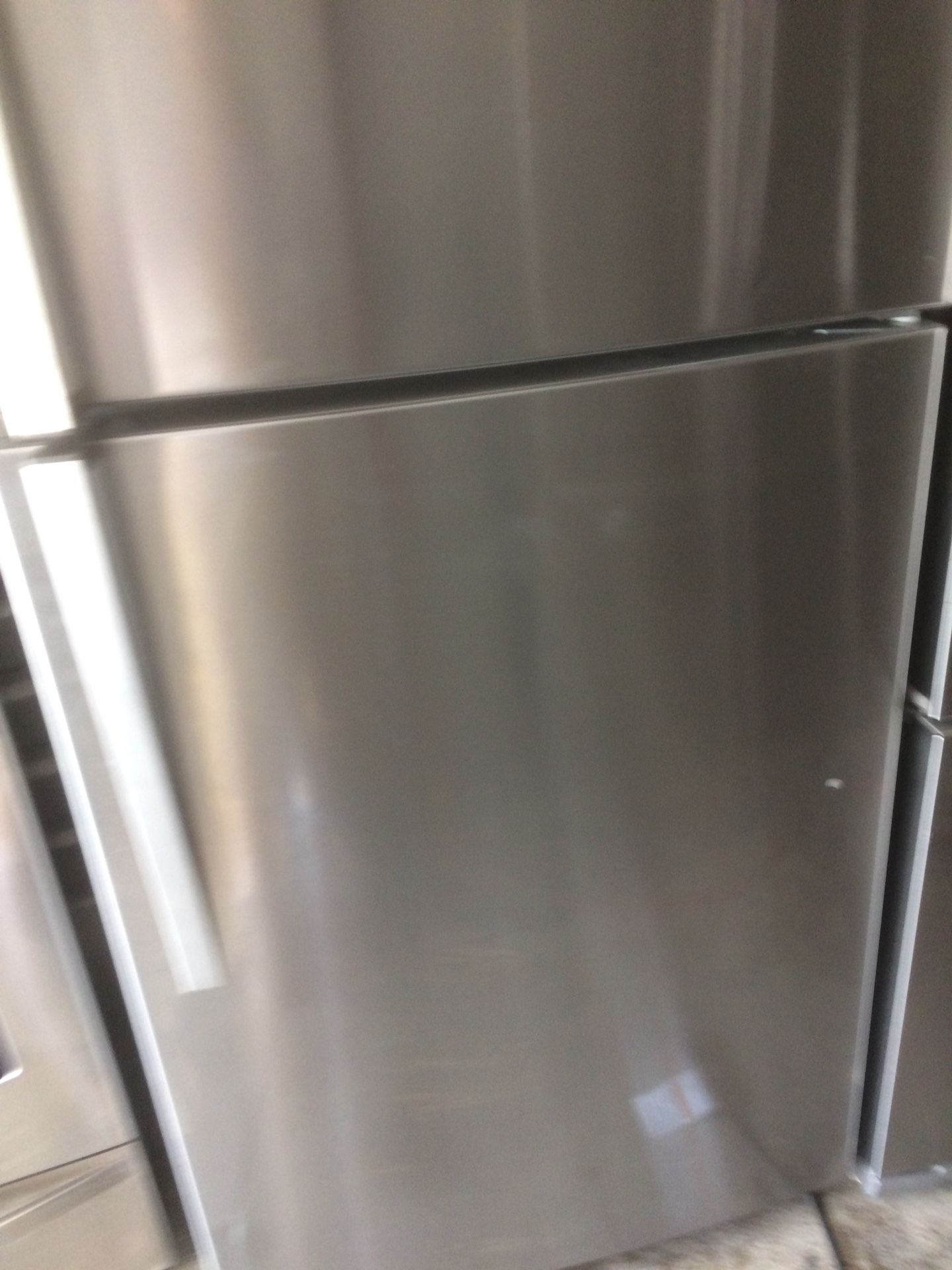 Whirlpool fridge made 10/2017 almost new just $350