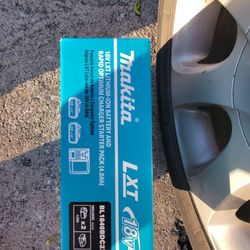 Makita 18v 2-4AH And Charger Starter Pack