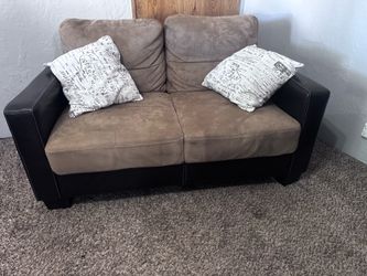 Two seater couch 🛋️