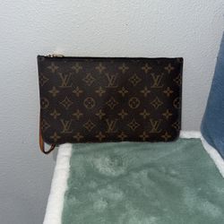 Authentic Louis Vuitton Never Full Wristlet for Sale in Donna, TX