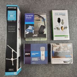 PreSonus studio 24C audio interface lyx pro microphone jvc headphones tripod shield podcast setup