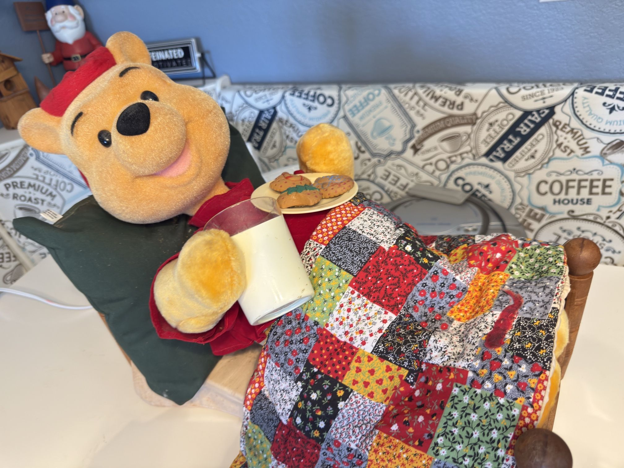 Winnie The Pooh Christmas Animatronic Eating Cookies N Milk. Wildomar