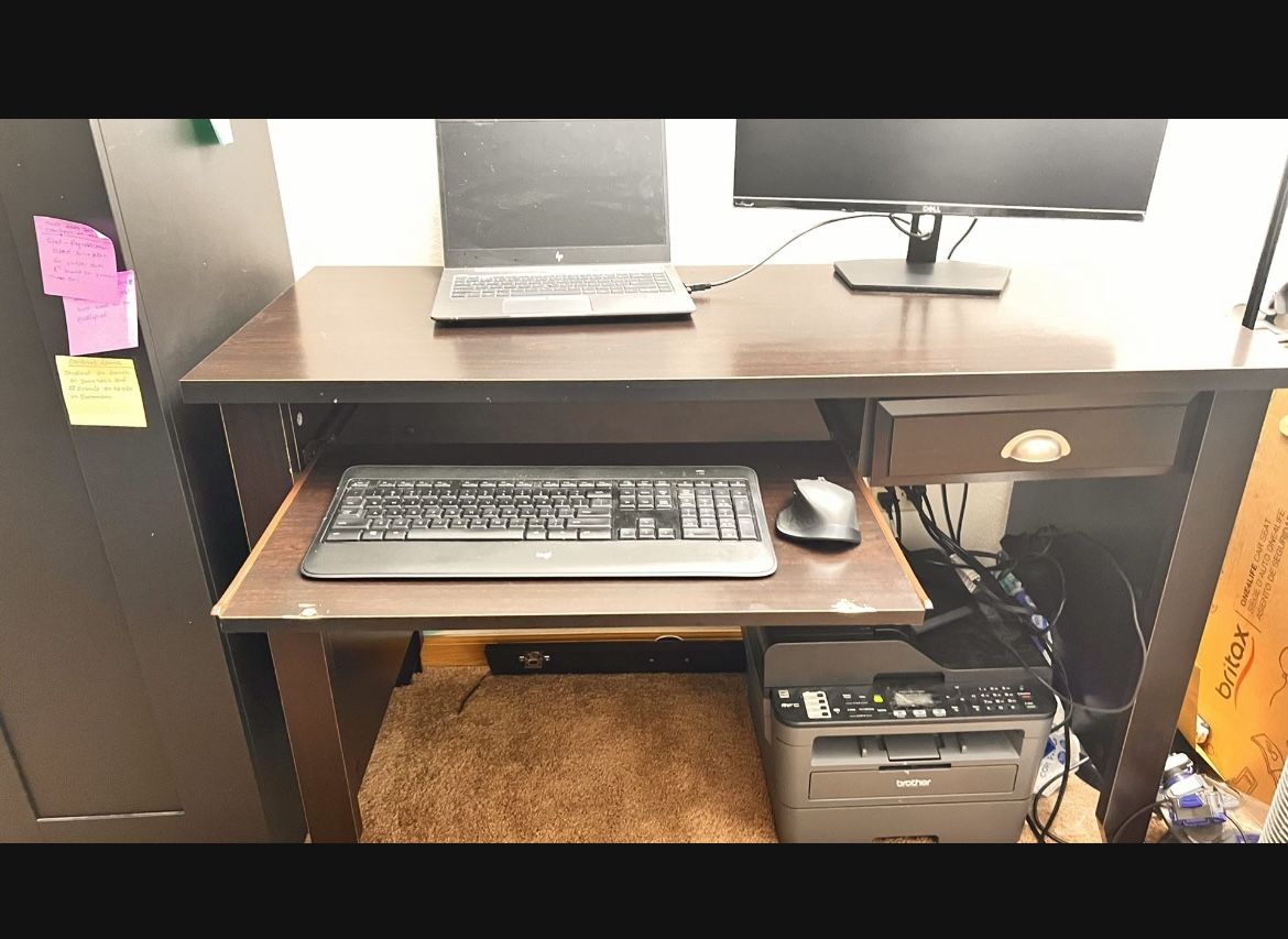Computer Desk In Excellent Condition