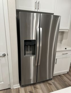 Fridge - New! Ice Maker And Water Dispenser