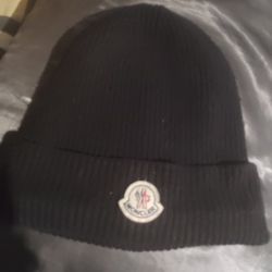 2x Moncler Beanies Black And White