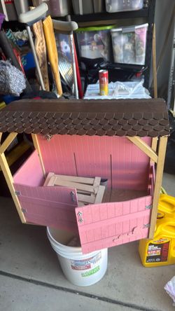 Barbie horse barn