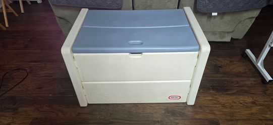 Little tikes toy box with blue lid
