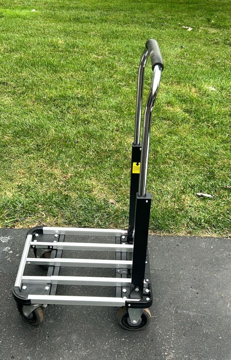 Collapsing Expandable Gear Cart with Locking Casters