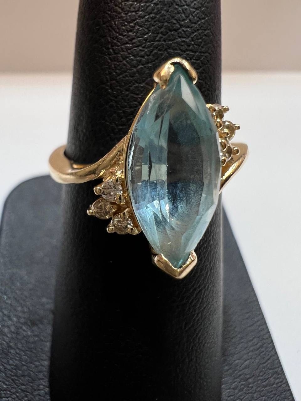 VINTAGE LADIES 14K YELLOW GOLD AQUAMARINE RING WITH DIAMOND SIZE 7.25