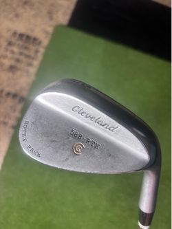 Cleveland 588 RTX 54° Wedge – Dynamic Gold Steel Shaft