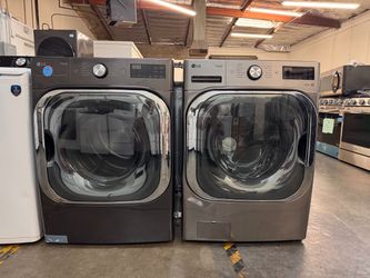  LG Front Load Washer & Gas Dryer SET – TurboSteam & AI Smart Pair in Black Steel – HALF PRICE! 