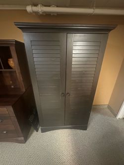 Storage cabinet