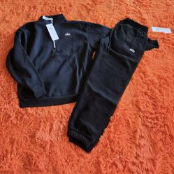 Alo Quarter Zip and Accolade Sweatpants set (Best Offer)