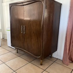 Excellent Condition Vintage Cabinet