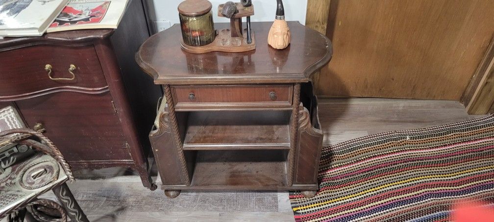 Vintage Smoke / Magizine Table