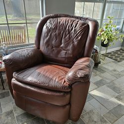 LARGE LEATHER RECLINER