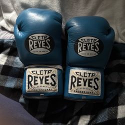 Blue Cleto Reyes Laced Boxing Gloves 10 Oz