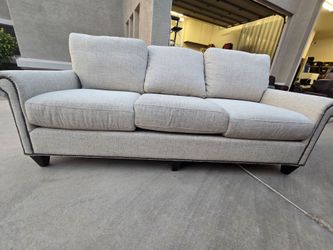 🛋️ Bassett Designer Sofa – Great Condition!