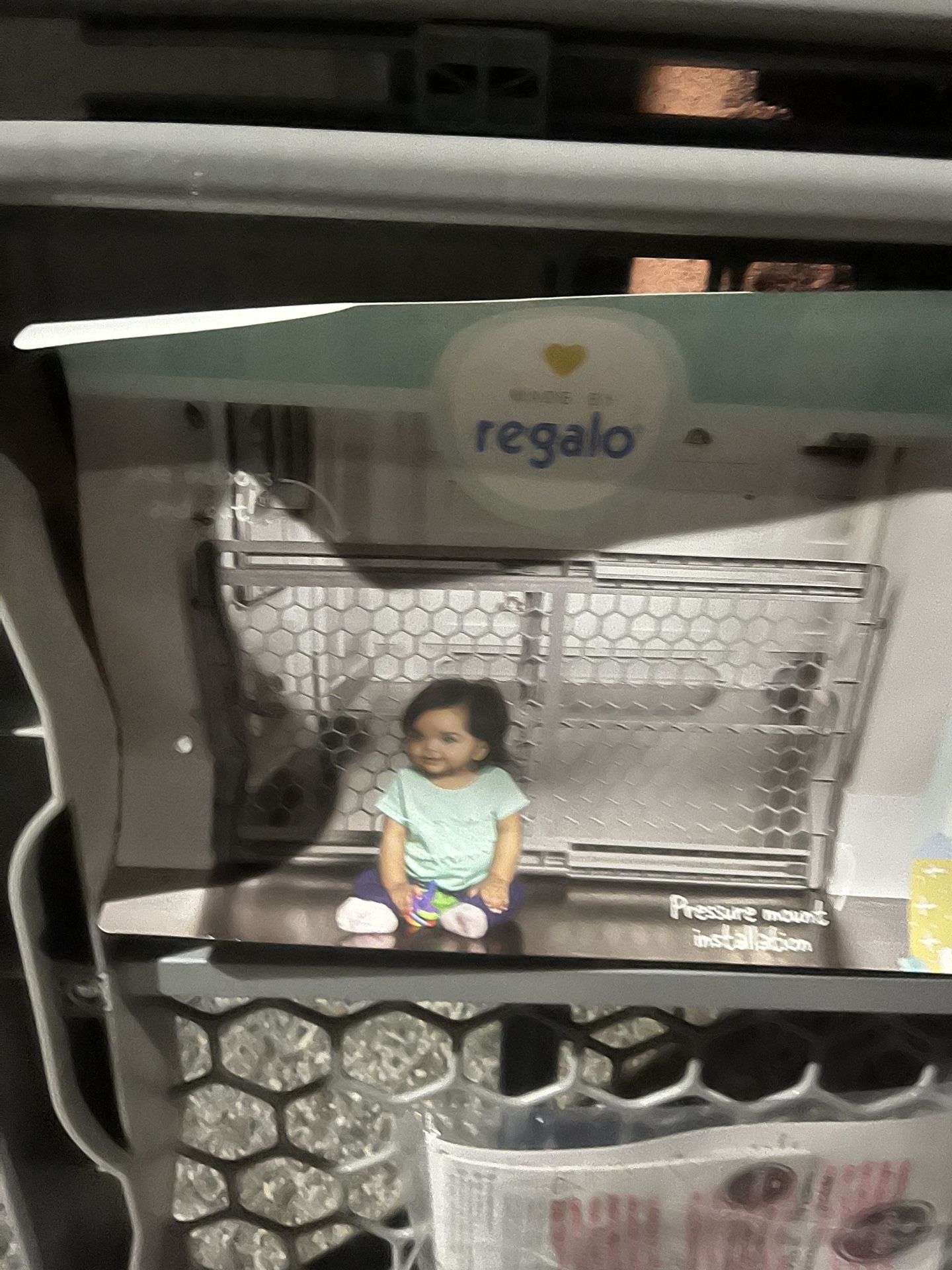 Expandable safety gate