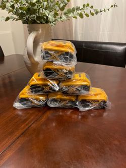 New Dewalt Batteries 20V XR 5AH $69 Each Cada Una