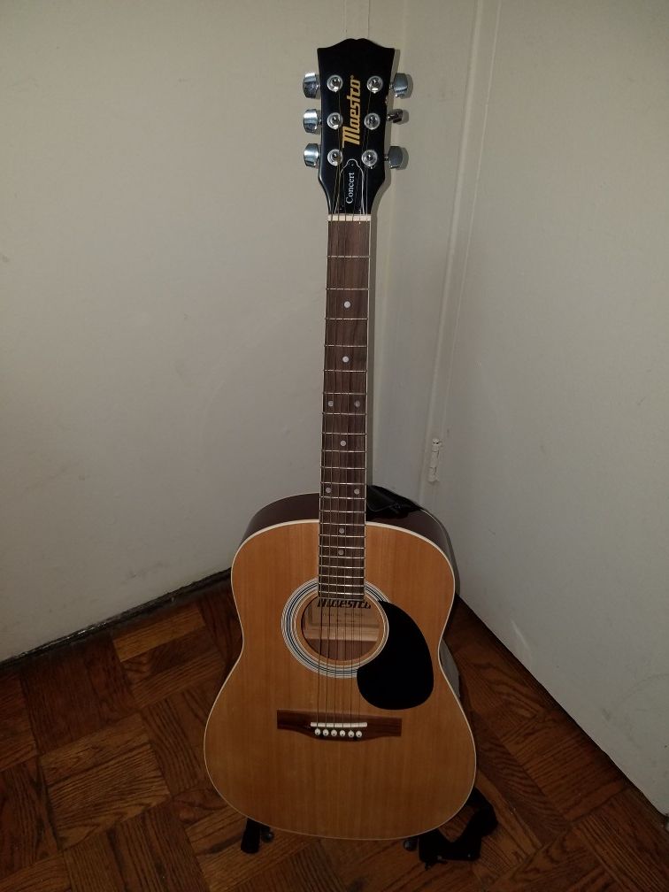 MAESTRO BY GIBSON 3/4 SIZE ACOUSTIC CONCERT GUITAR WITH CASE.