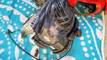 Briggs & Stratton 140cc push mower engine 500E runs great.