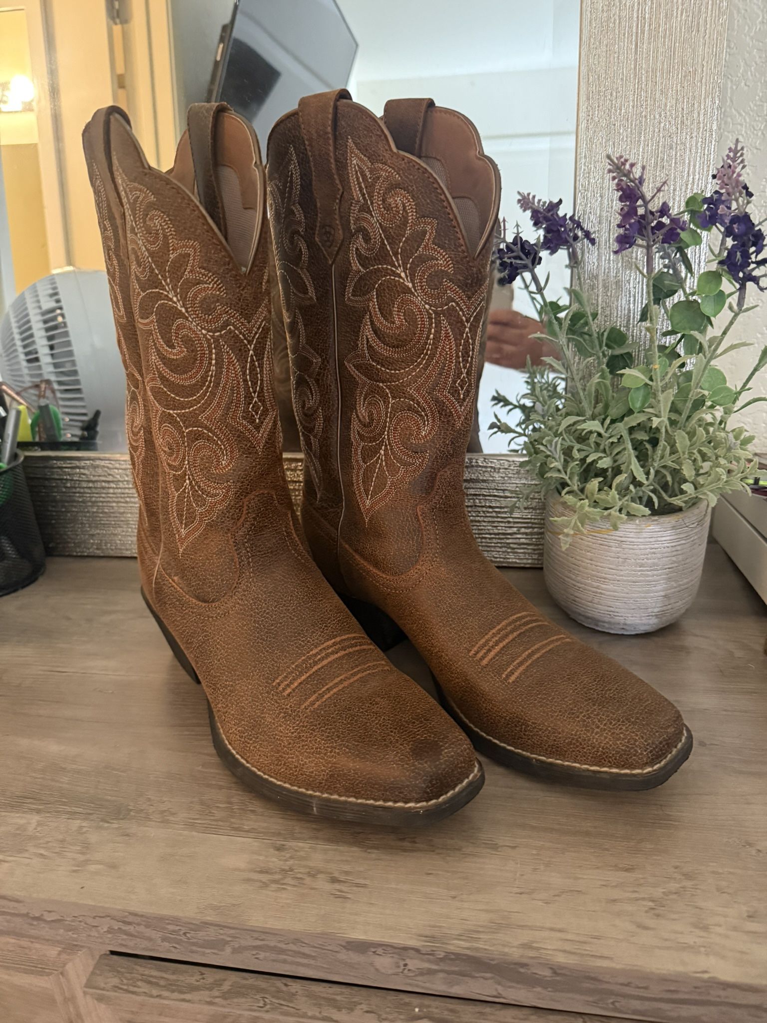 Women Ariat Boots 9.5