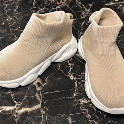 Nice Pair Of Toddler Boy 6.5c Shoes