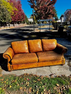Bassett Vintage Brown Top Grain Leather Nailhead Trim Sofa
