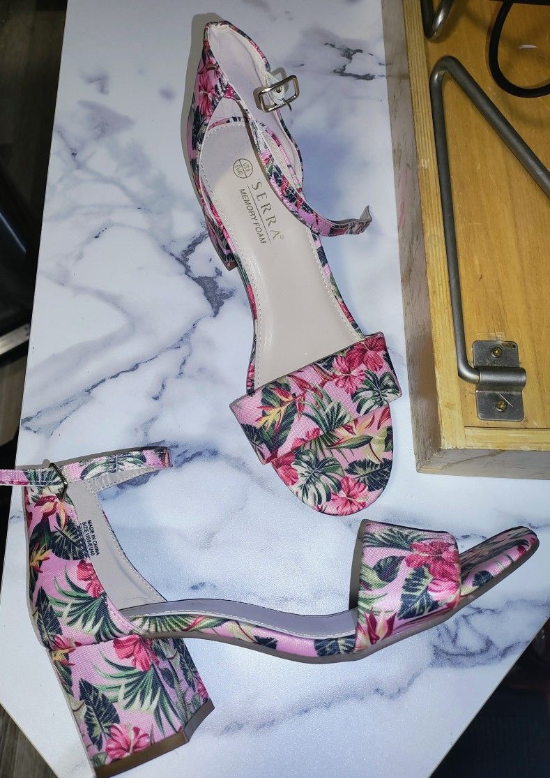 Women's Size 9 heels 