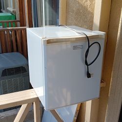 Emerson mini fridge refrigerator with freezer.