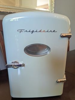 Frigidaire Retro  Personal Mini Fridge