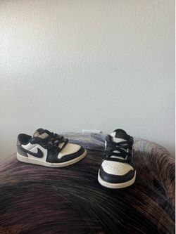 Jordan 1 low mocha size 9c