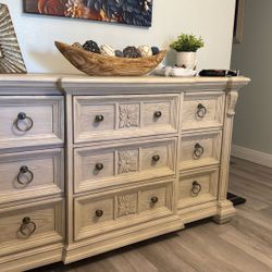 King Size Bedroom Excellent Condition With Mattress 