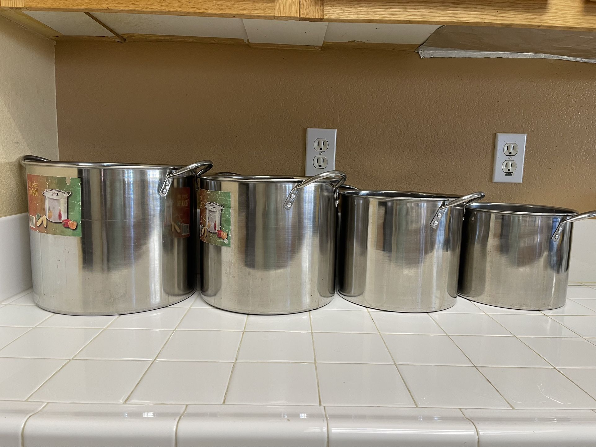 Stainless Steel Stock Pot With Stainless Steel Lid. 2 Different Sizes 16 Qt And 8 Qt Available.