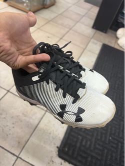 Under Armour Leadoff RM Low Youth Baseball Cleats - Size 13K (Black / White)