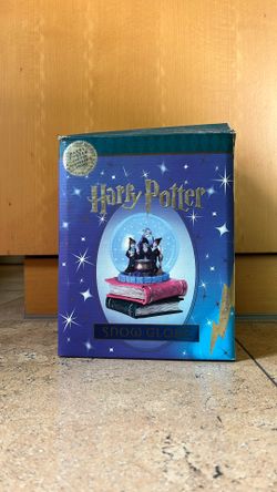 2000 Warner Bros Harry Potter and the Sorcerer’s Stone Snow Globe
