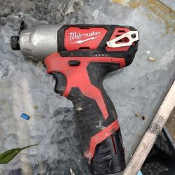 Milwaukee 12 Volt Impact Gun + Battery