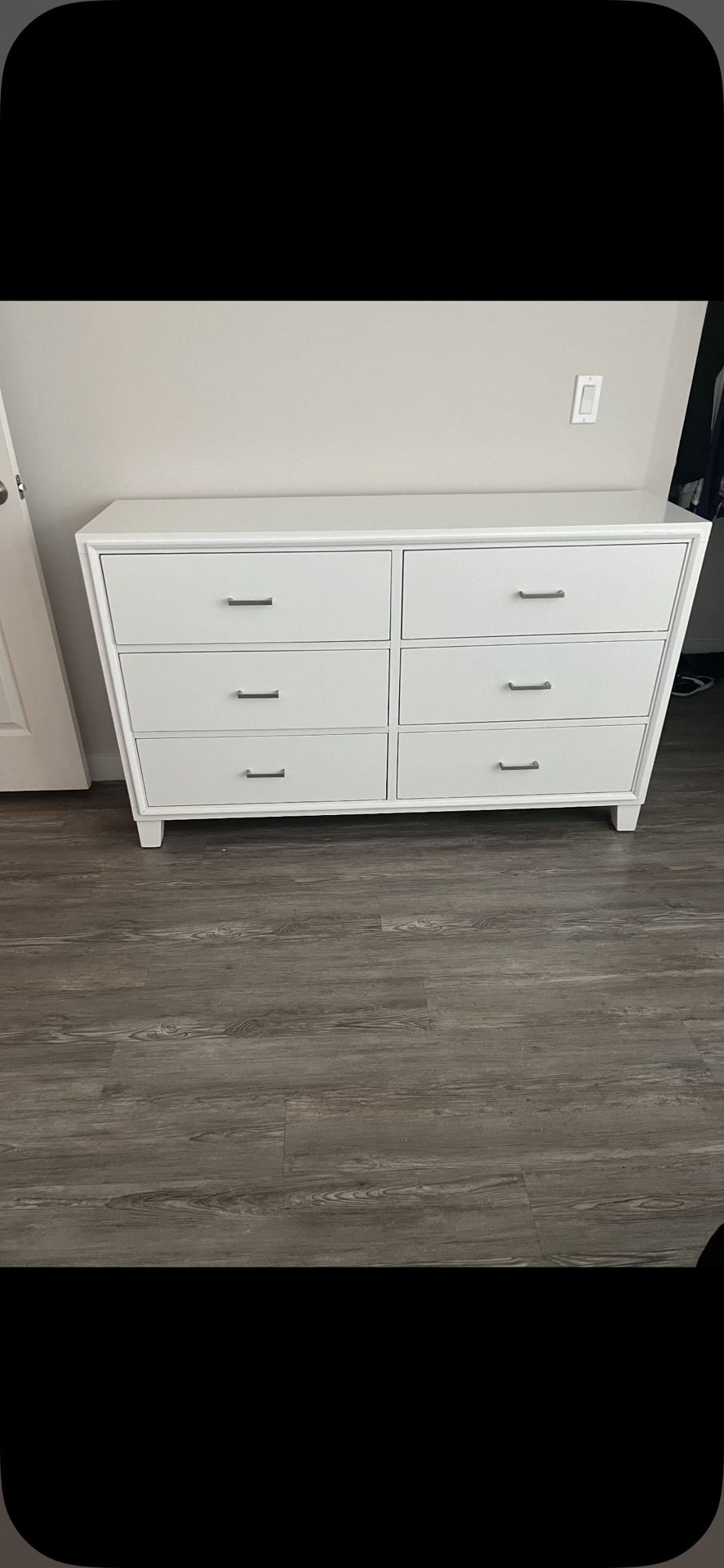 White 6-drawer Dresser 