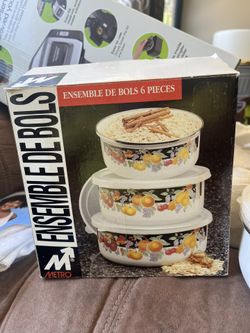 Porcelain on steel six piece bowl set